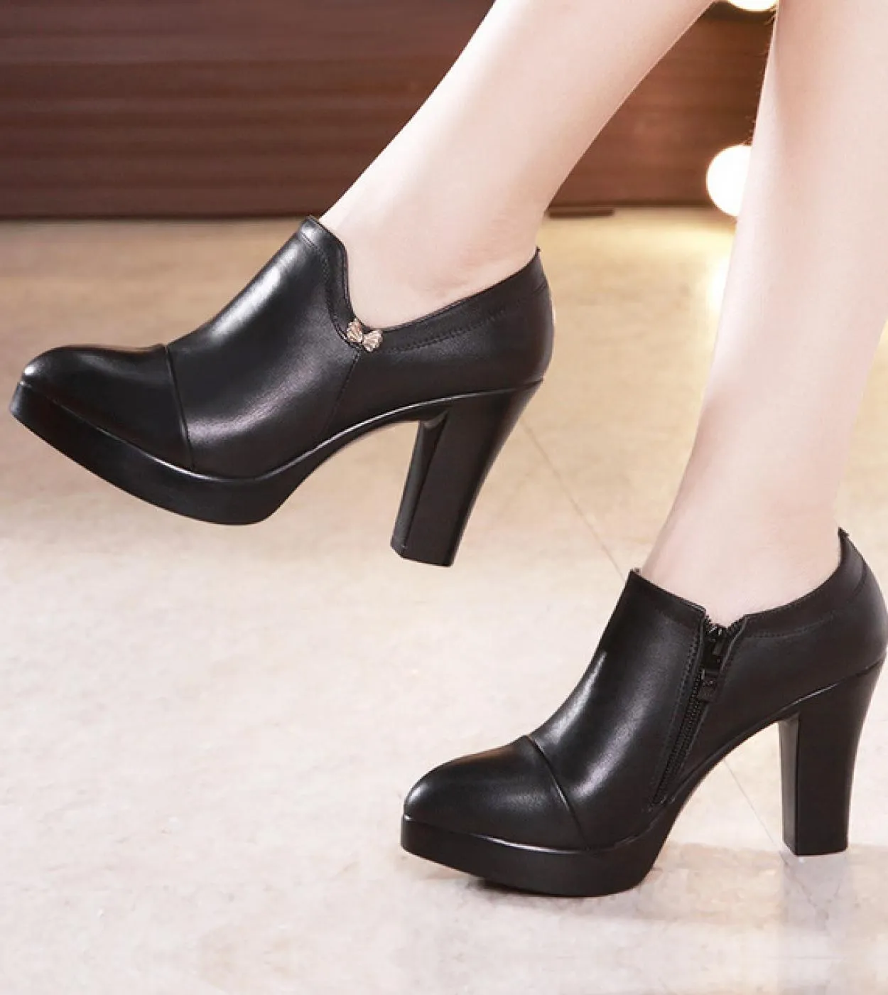 Décolleté con tacco largo e profondo Décolleté con plateau da donna 2022 Scarpe con tacco alto in pelle con punta a punta Donna